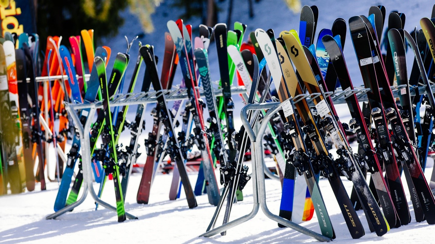 A Complete Guide To Use Ski And Snowboard Gear 2023 Saving Gain